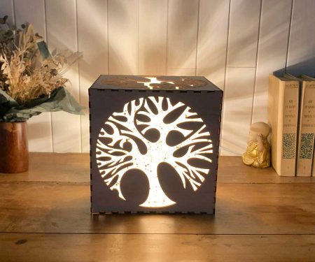 Lampe cube Arbre de Vie Bois naturel allumée de face