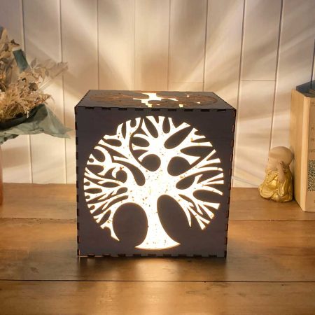 Lampe cube Arbre de Vie Bois naturel allumée de face