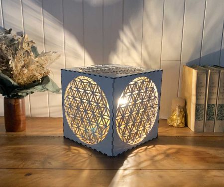 Lampe cube Fleur de Vie Blanc Taille L allumée de profil