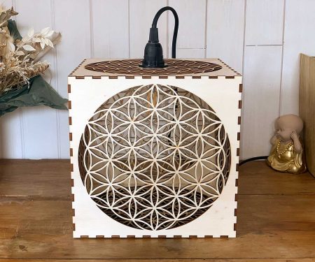 Lampe cube Fleur de Vie Bois naturel Taille L posée