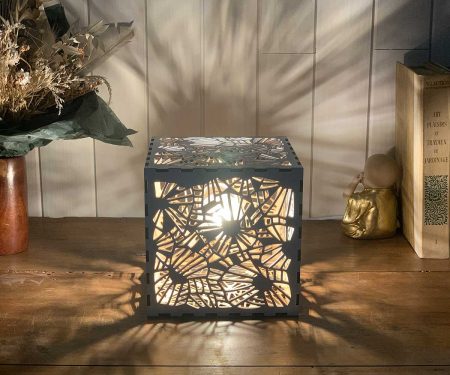 Lampe cube Ombres Chinoises Blanc taille S allumée de coté