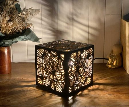 Lampe cube Ombres Chinoises Bronze allumée taille S