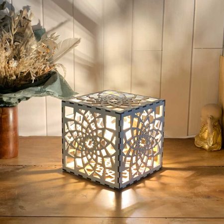 Lampe cube Mandala Paix Blanc Taille S allumée de profil