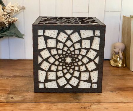 Lampe cube Mandala Paix Bronze taille L de face