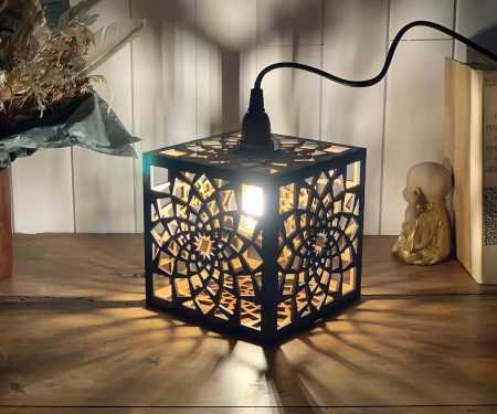 Lampe cube Mandala Paix Bronze taille S allumée