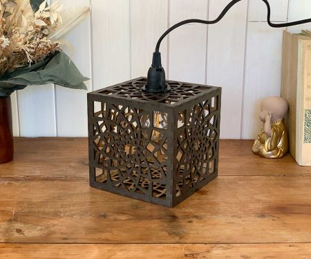 Lampe cube Mandala Paix Bronze Taille S posée