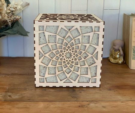 Lampe cube Mandala Paix Bois naturel Taille L de face