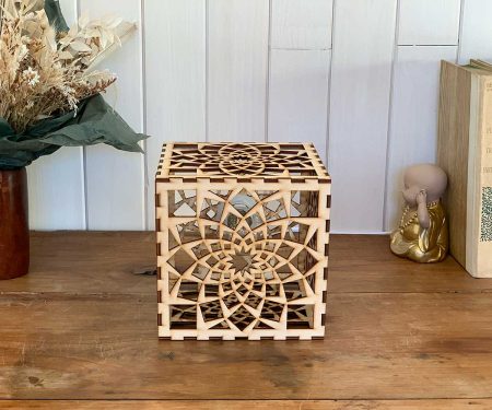 Lampe cube Mandala Paix Bois naturel Taille S de face