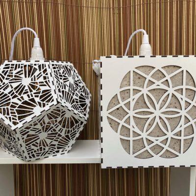 2 lampes blanches Feng Shui une dodécaèdre et une cube