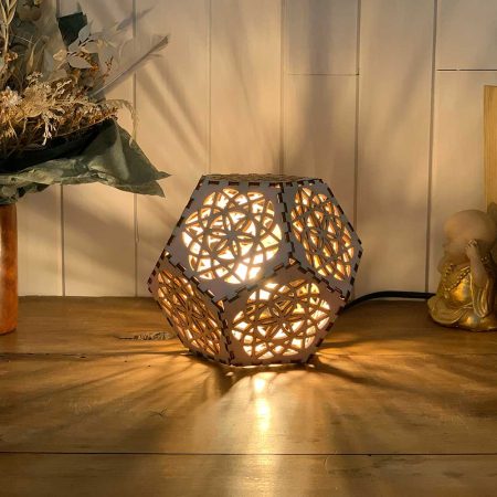 Lampe dodécaèdre Équilibre Bois naturel Taille S allumée